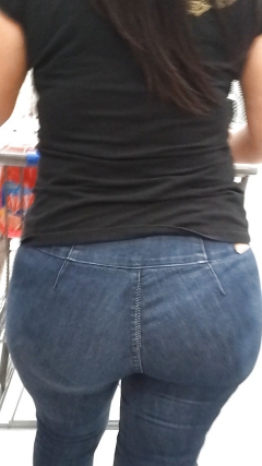 Latina Milf thin waist Nice fat BOOTY in jeans shopping! - N