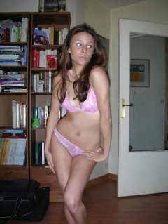 Hot brunette amateur - N