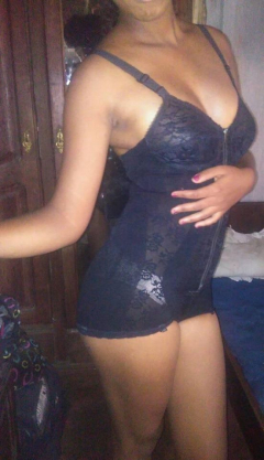 Ma belle salope et sexy Saonirina, 19ans lesbienne black - N