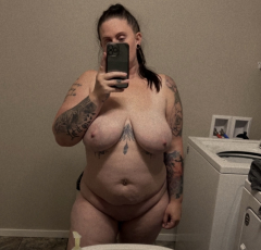 Chubby tattooed milf - N