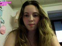 teen-probiert-ihre-webcam-aus