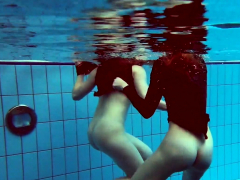 diana-and-simonna-hot-lesbians-underwater