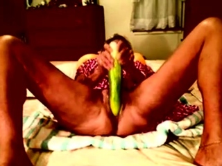 Granny amateur using a huge cucumber, cuming and squirting