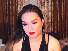 brunette-amateur-in-black-on-webcam