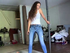 Stuck zipper and pee her jeans